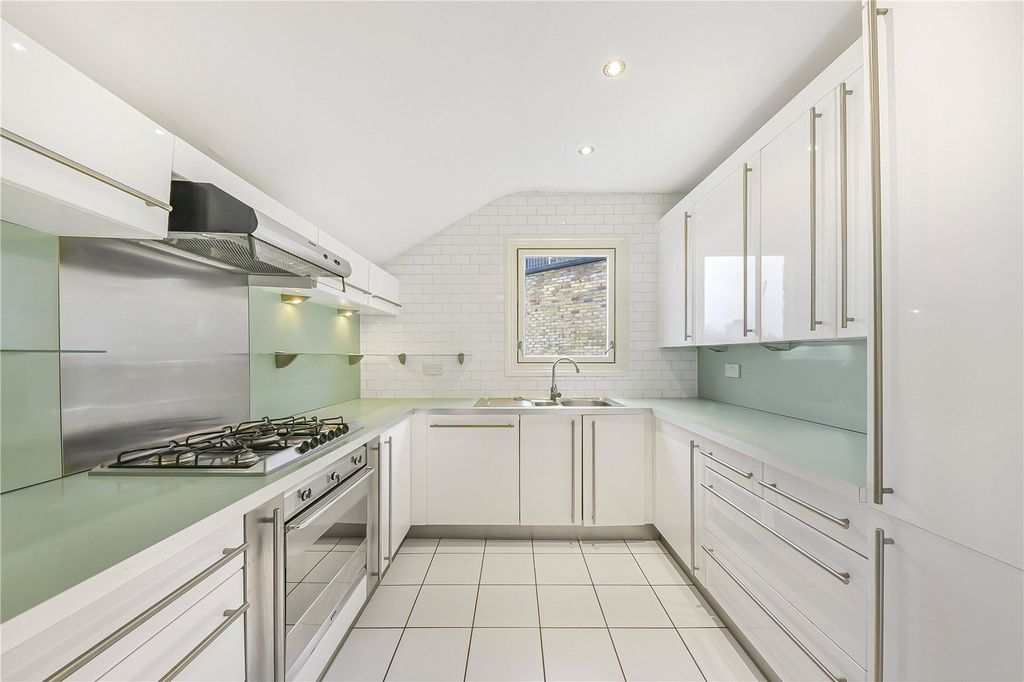 Property photo 2 of 13 Kitchen