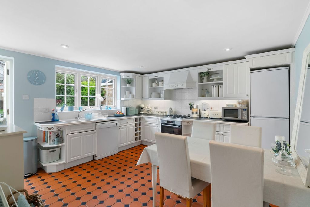 Property photo 2 of 21