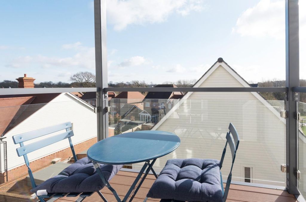 Property photo 3 of 11 Balcony