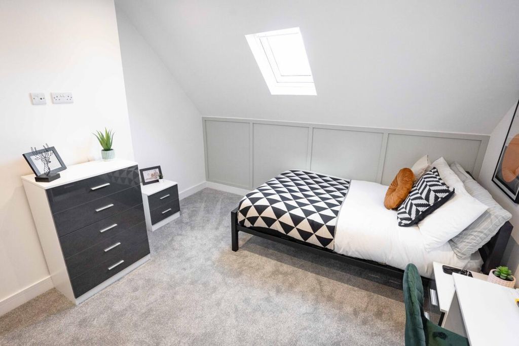 Additional image 18 of 6 bed shared accommodation to rentCromwell Road, Stanmore SO22