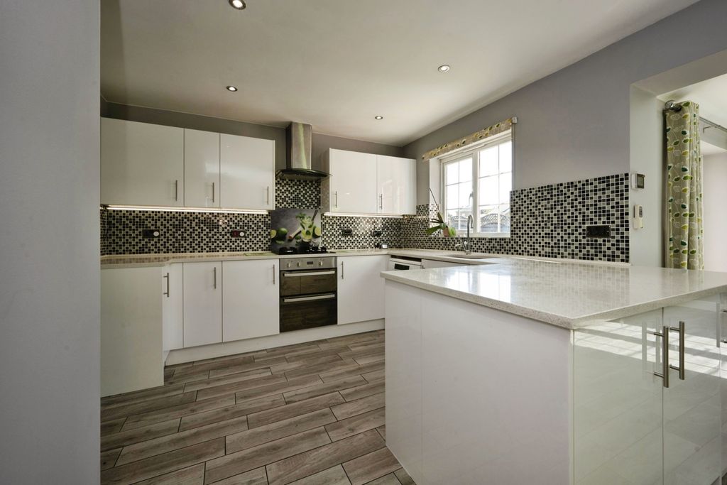 Property photo 3 of 23 Pbox-Img.Jpg