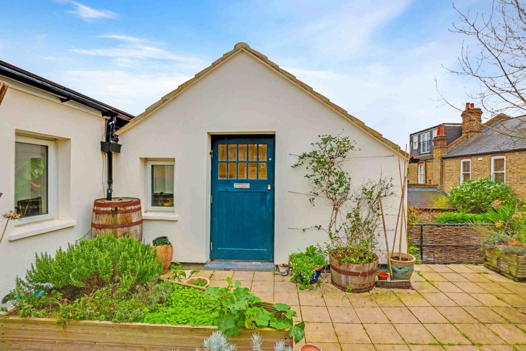 Property photo 3 of 11