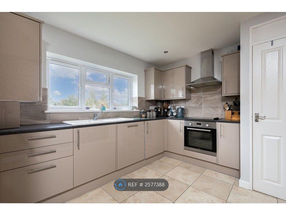 Property photo 3 of 7 Kitchen