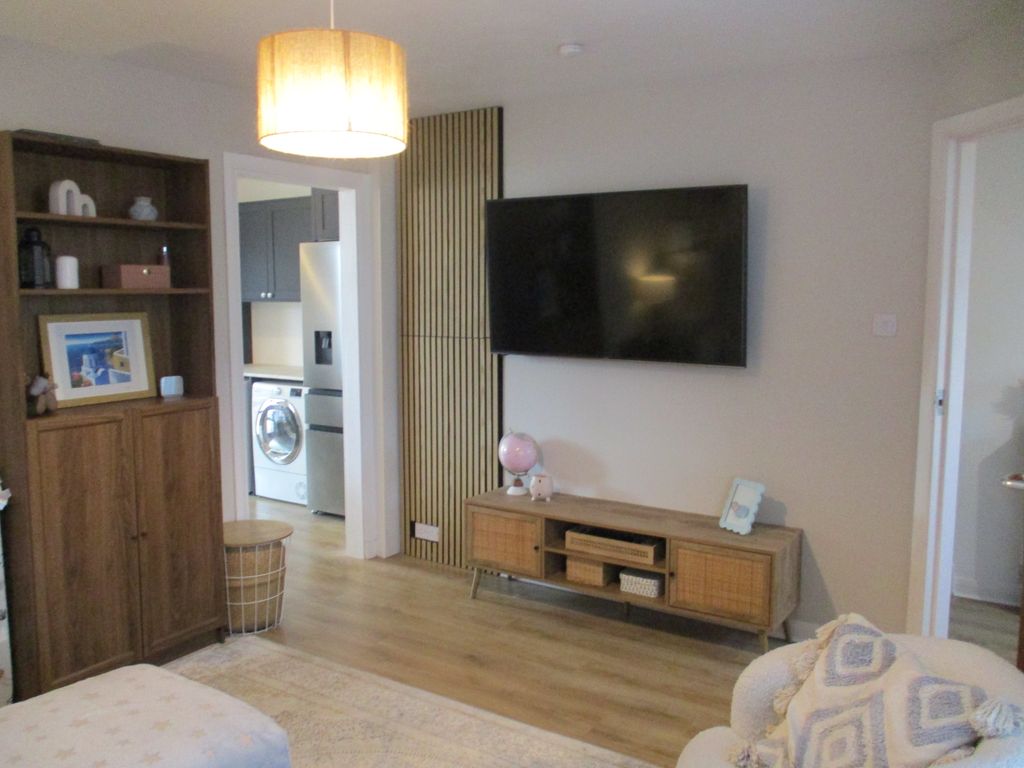 Property photo 3 of 33