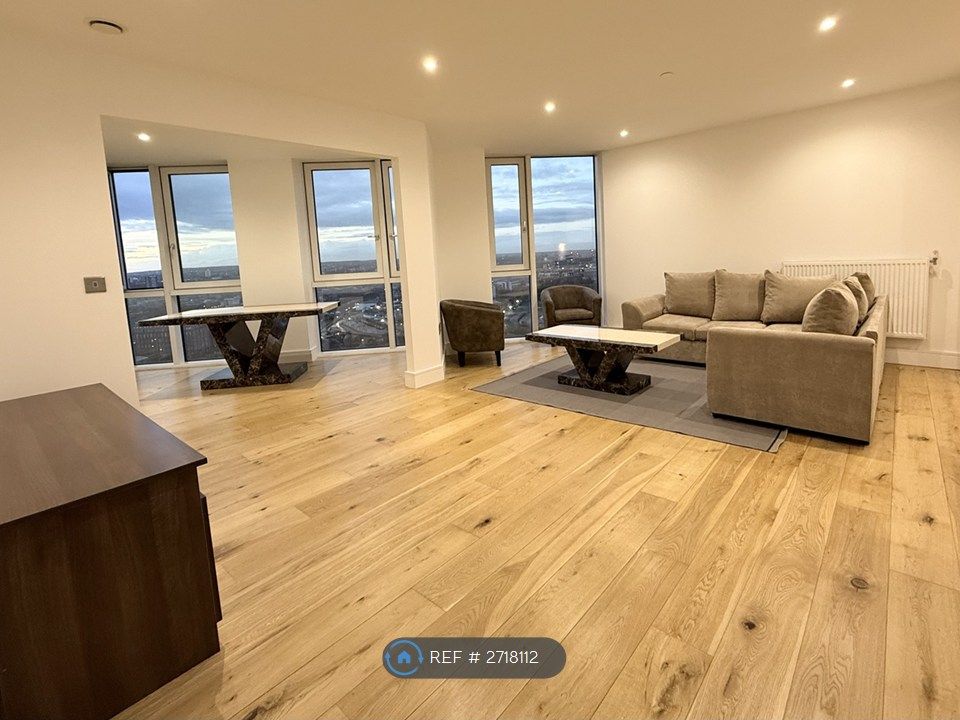 Property photo 1 of 20 Livingroom