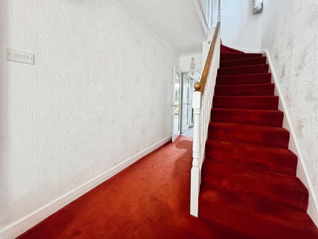 Property photo 2 of 30 Entrance Hall