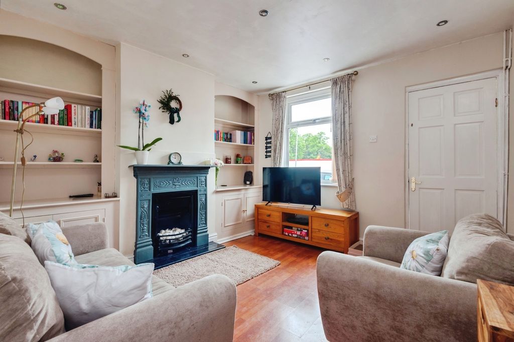Property photo 3 of 18 Pbox-Img.Jpg