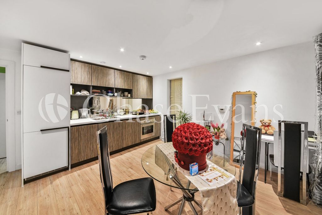 Property photo 2 of 10 Kitchen