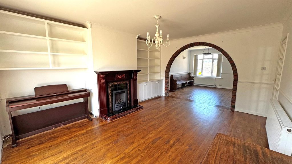 Property photo 3 of 25 14E.Jpg