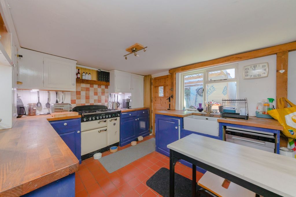 Property photo 3 of 24