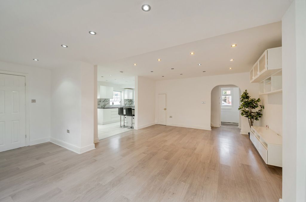 Property photo 3 of 19 1534736-7-6Ace34F...