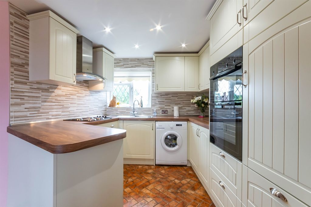 Property photo 2 of 14 Kitchen
