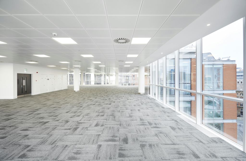 Property photo 3 of 6 2 Whitehall Quay_Hla6040_Hrp.Jpg