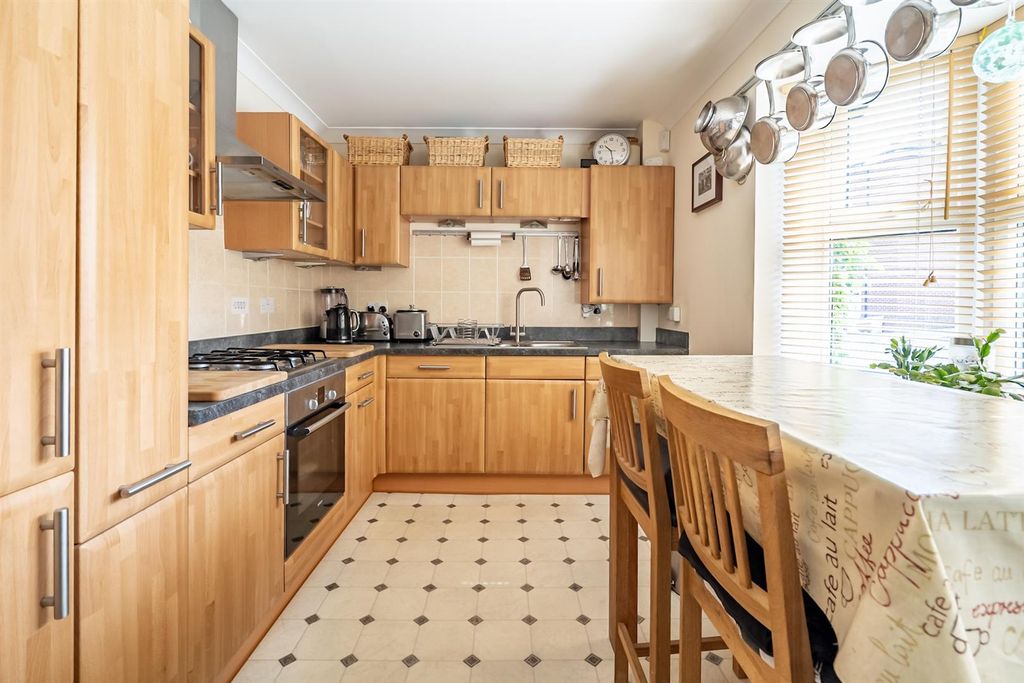 Property photo 3 of 17 Kitchen