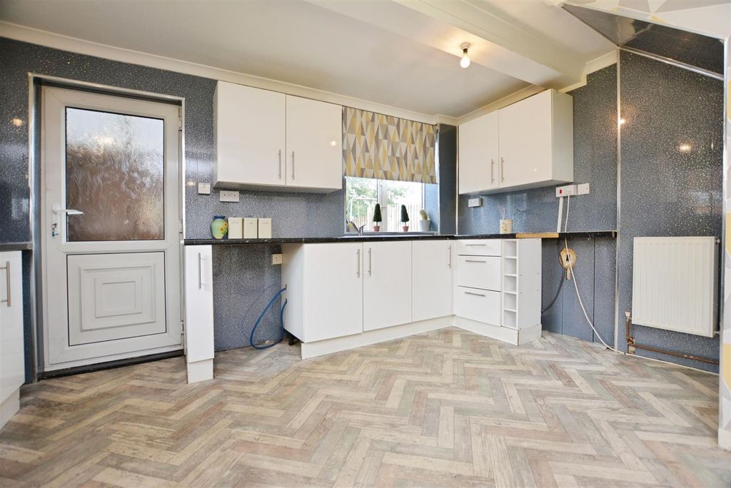 Property photo 2 of 17 Kitchen