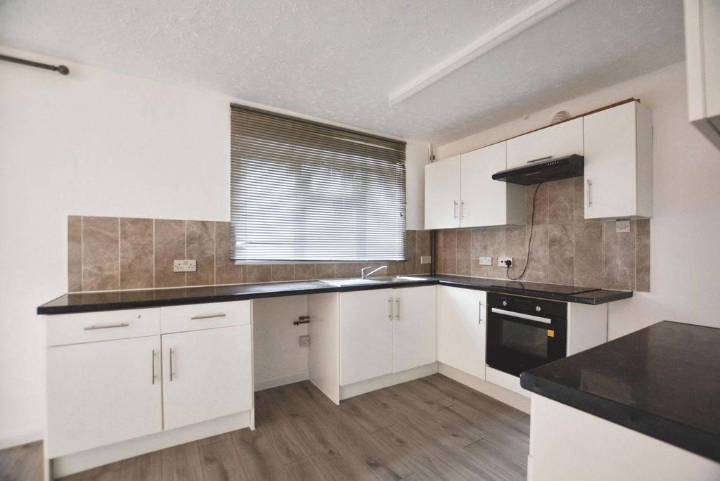 Property photo 3 of 12 Pbox-Img.Jpg