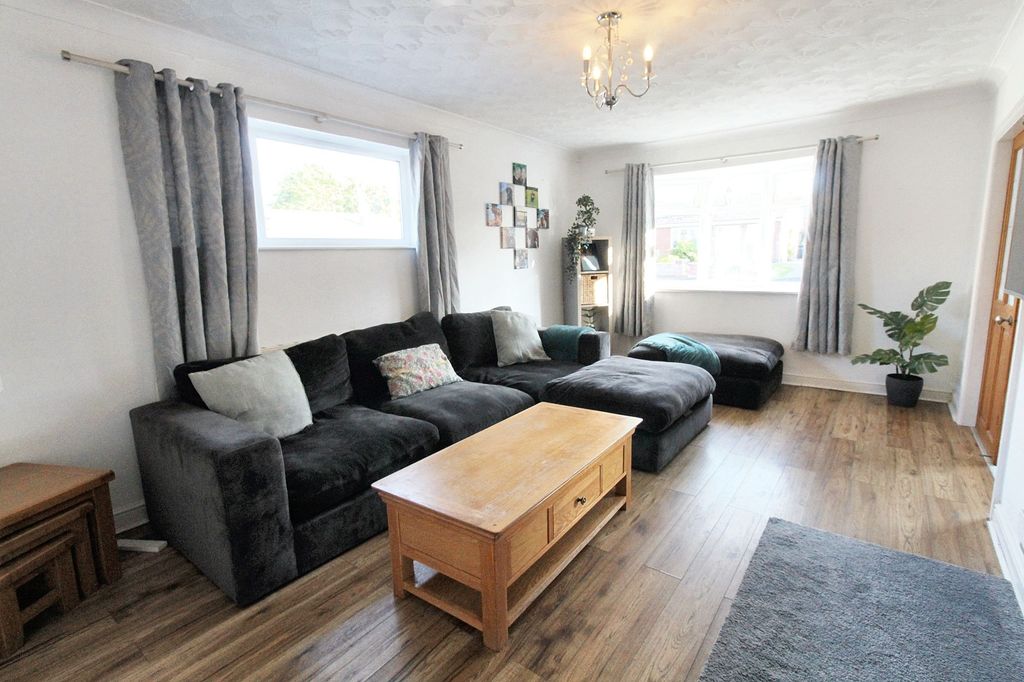 Property photo 2 of 30