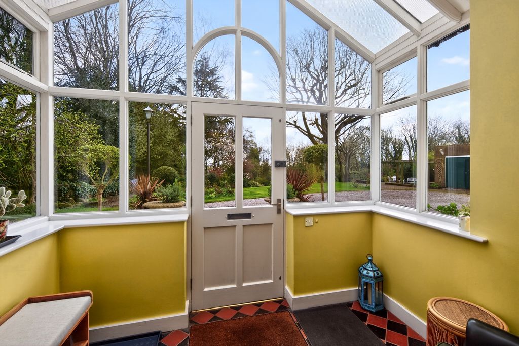 Property photo 3 of 31 Entrance Porch