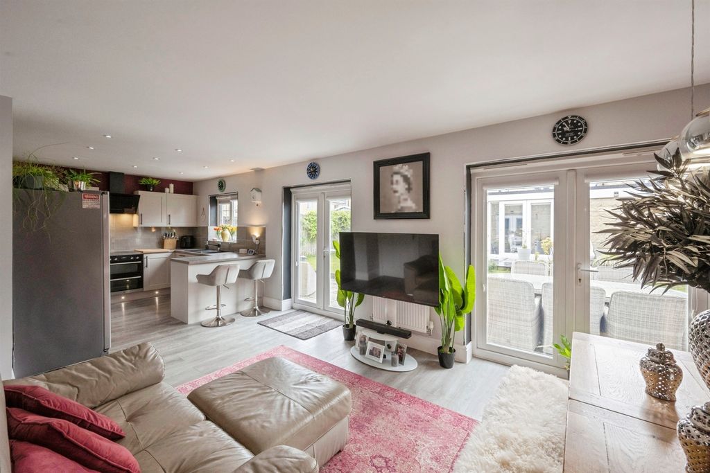 Property photo 3 of 20