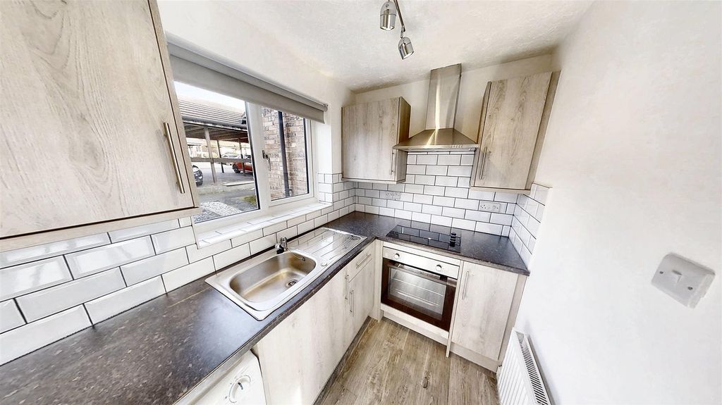 Property photo 2 of 9 Kitchen.Jpg