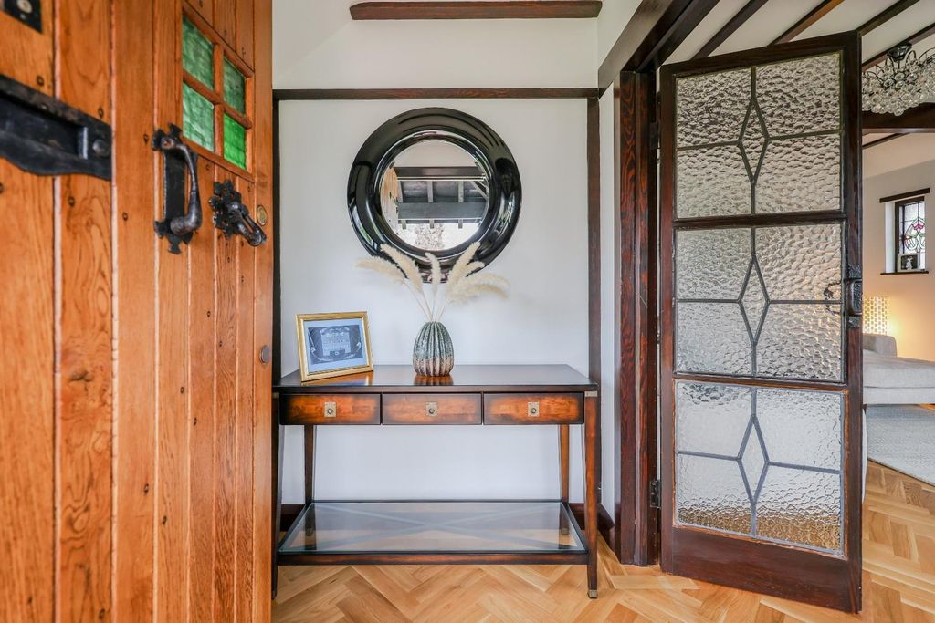 Property photo 2 of 32