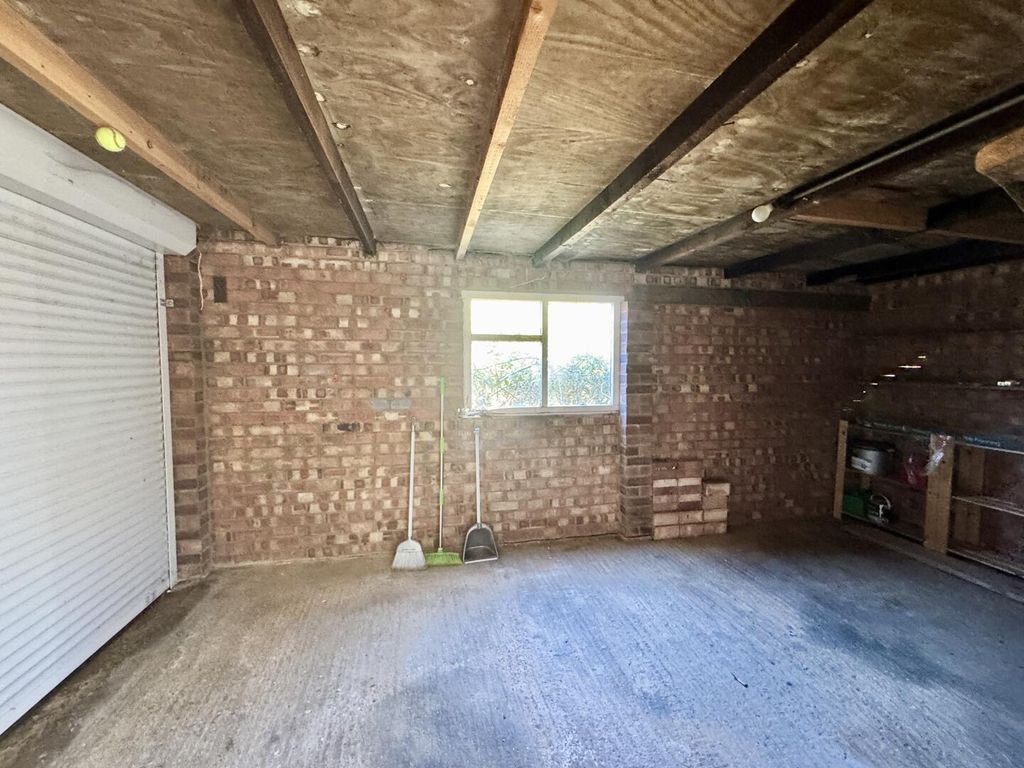 Property photo 2 of 16 Garage