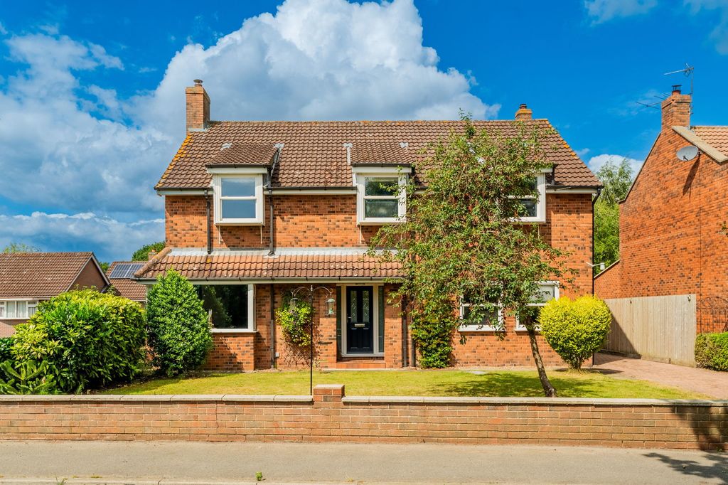 Property photo 1 of 32