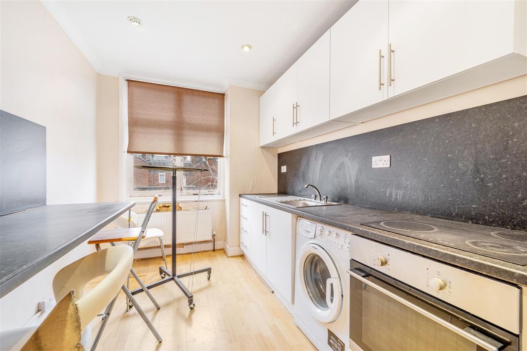 Property photo 2 of 16 13A &amp; 15 Pen Street (Boston)-25.Jpg