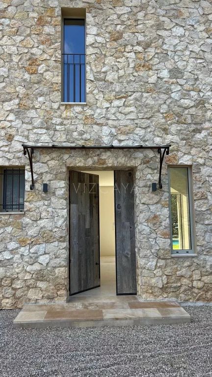 Property photo 2 of 25