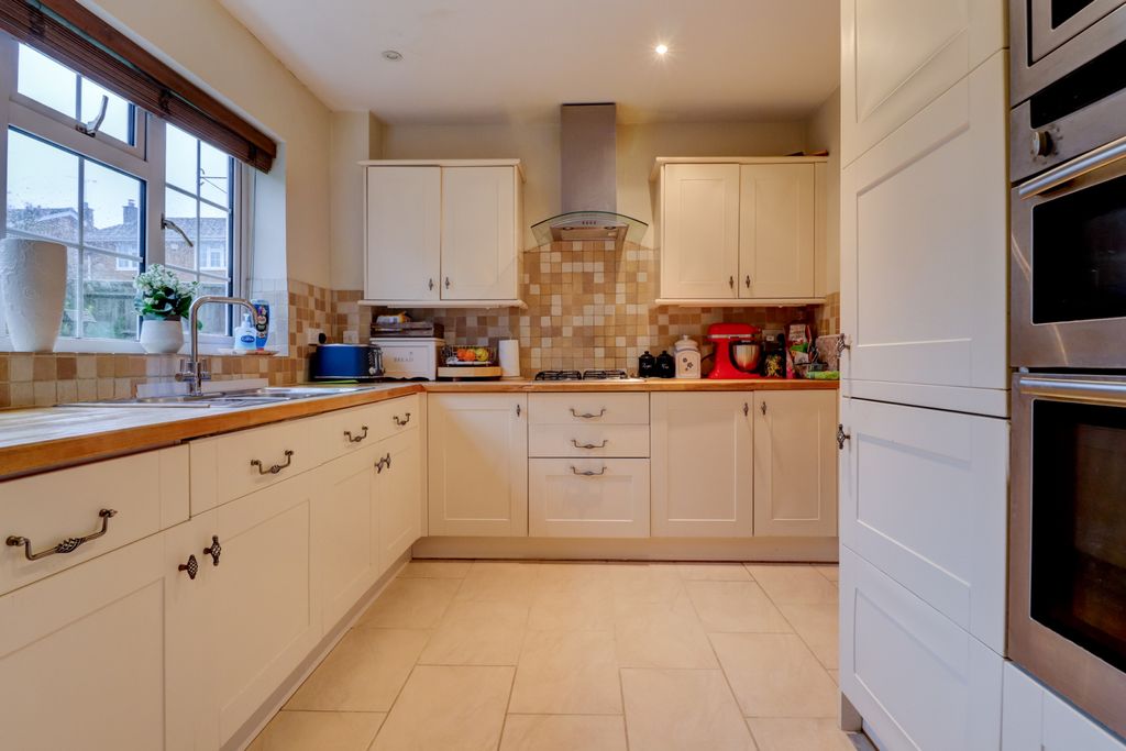 Property photo 2 of 16 Picture No. 19