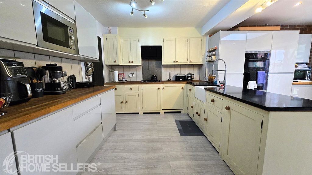 Property photo 2 of 19 Picture No. 11