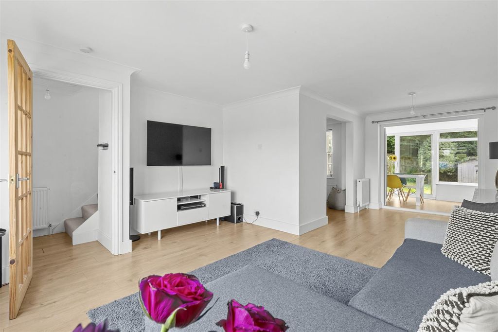 Property photo 3 of 15 Arundel Road-7.Jpg