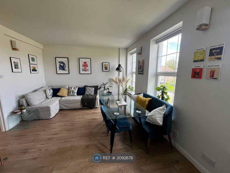 Property photo 1 of 9 Living Room