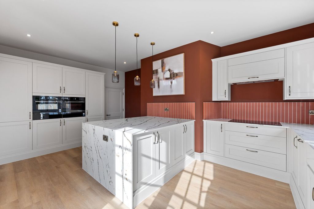 Property photo 3 of 35