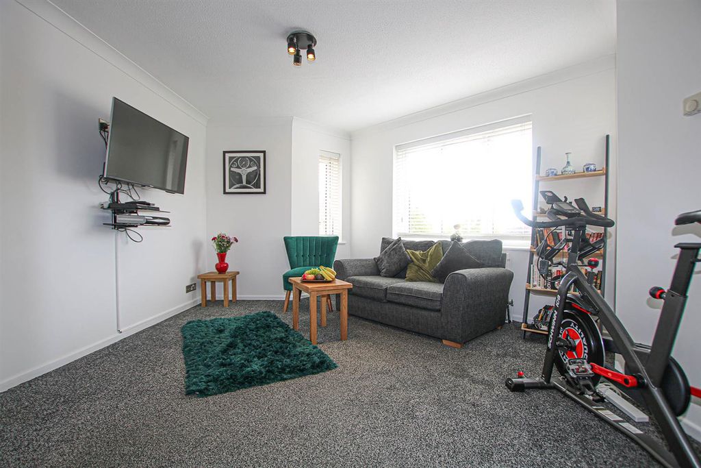 Property photo 3 of 9 Img_2169Lvg.Jpg