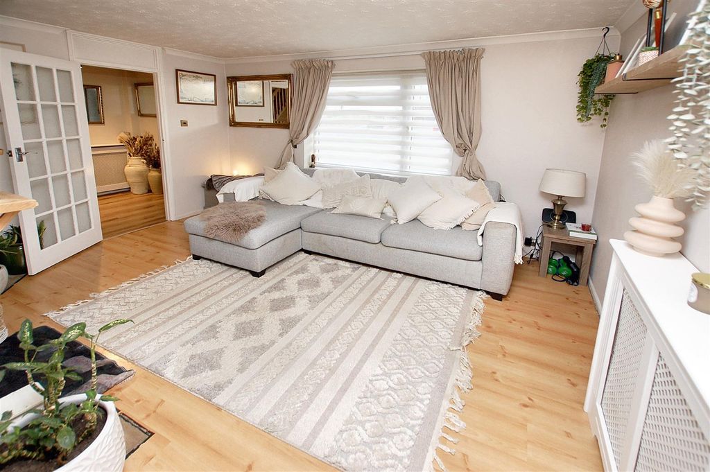 Property photo 2 of 23