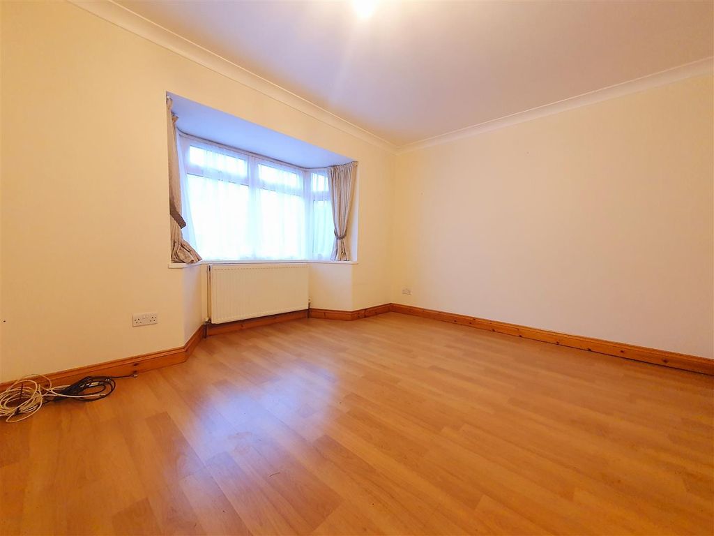 Property photo 2 of 11 Living Room