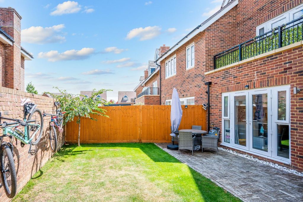 Property photo 2 of 23 Chetwode Road, (21).Jpg