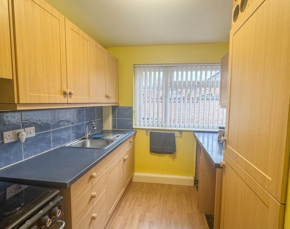 Property photo 3 of 19 Kitchen