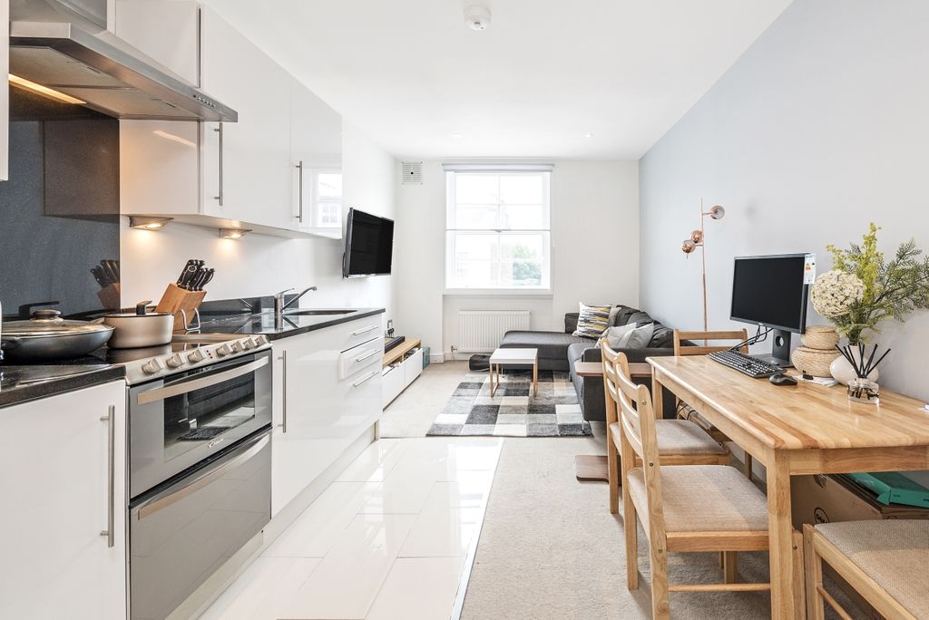 Property photo 3 of 8 Kitchen/Dining