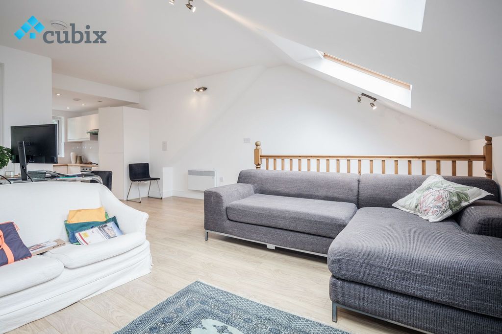 Property photo 3 of 23