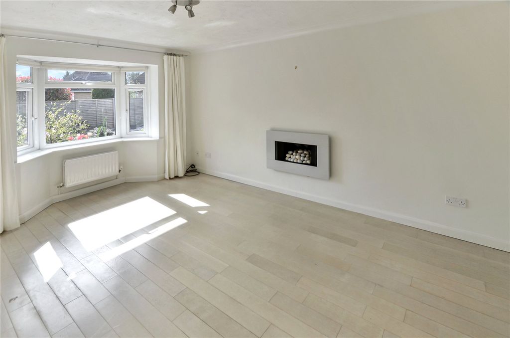 Property photo 2 of 19 Lounge