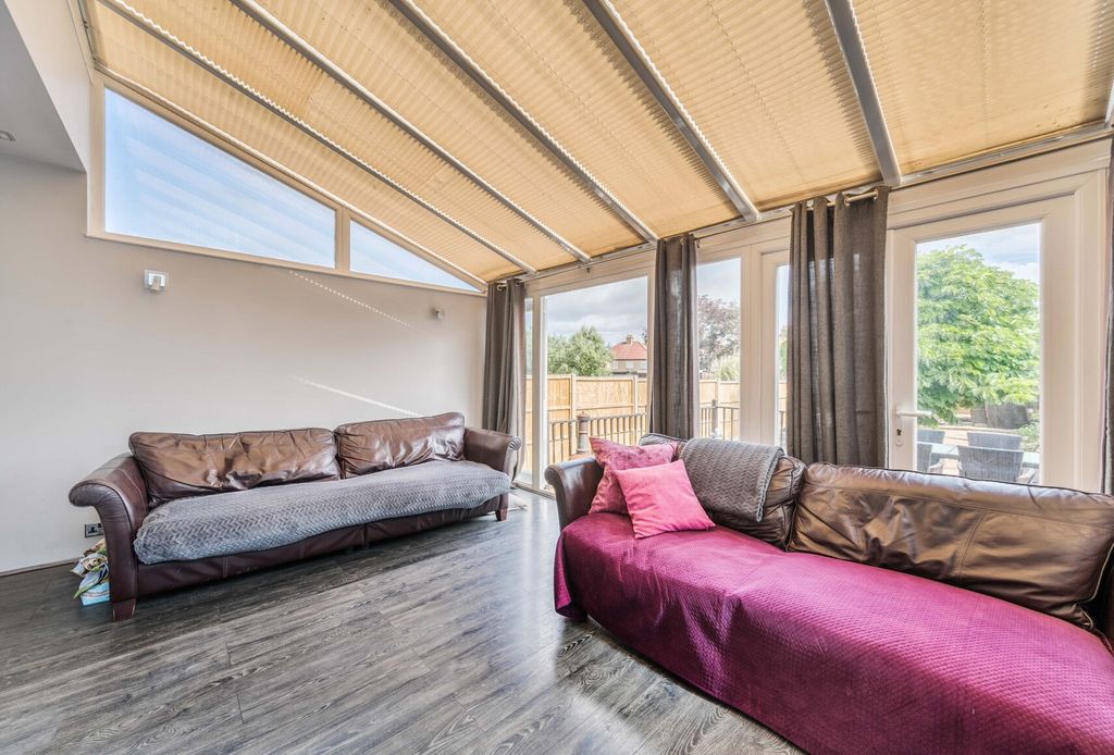Property photo 2 of 19 Conservatory