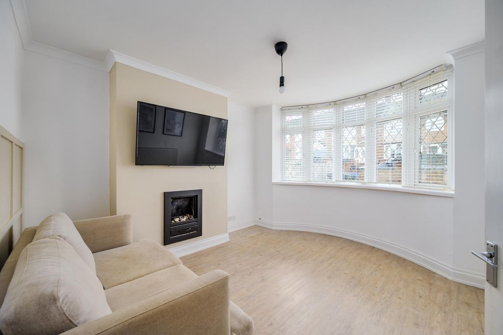 Property photo 3 of 19 Living Room