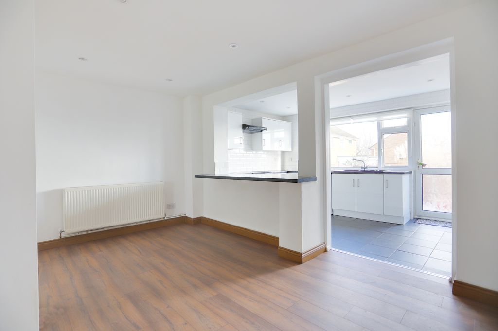 Property photo 3 of 9 2