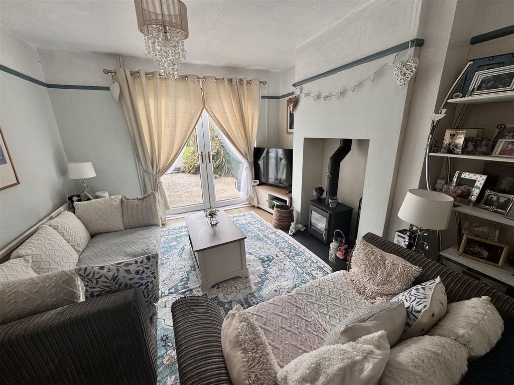 Property photo 2 of 15 Lounge