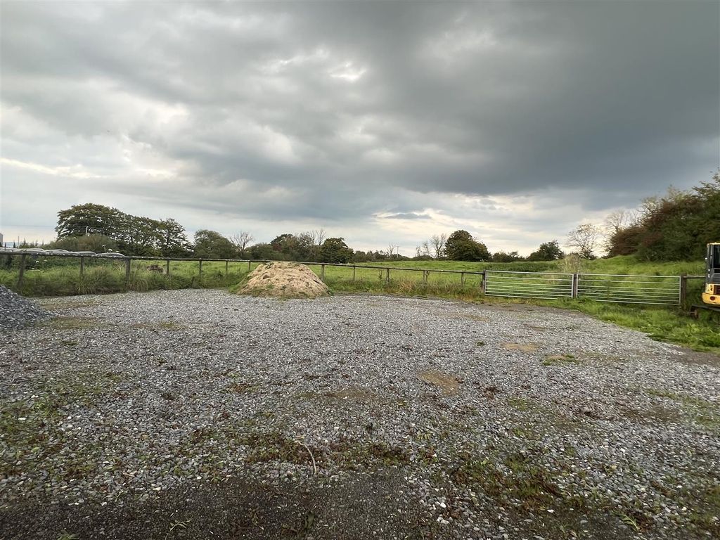 Property photo 3 of 36 Exercise Arena