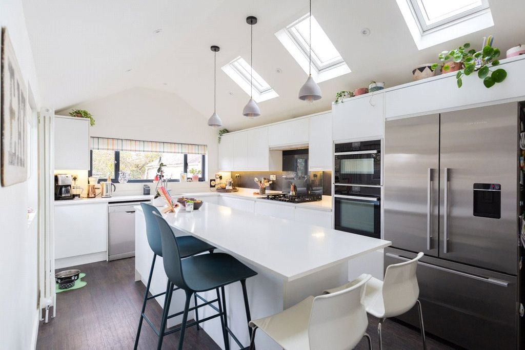 Property photo 2 of 28 Picture No. 12