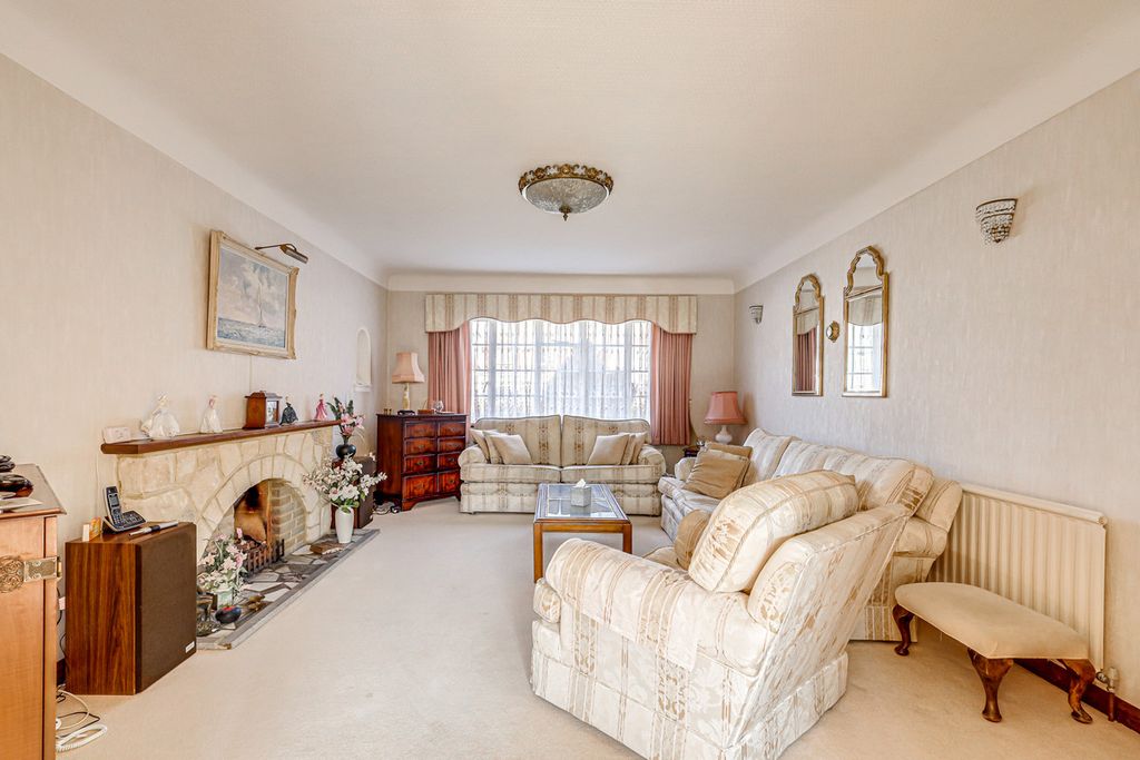 Property photo 3 of 21