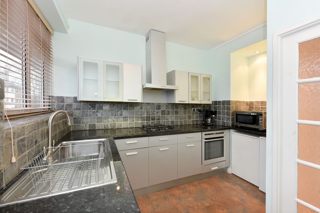 Property photo 3 of 8 Picture 3